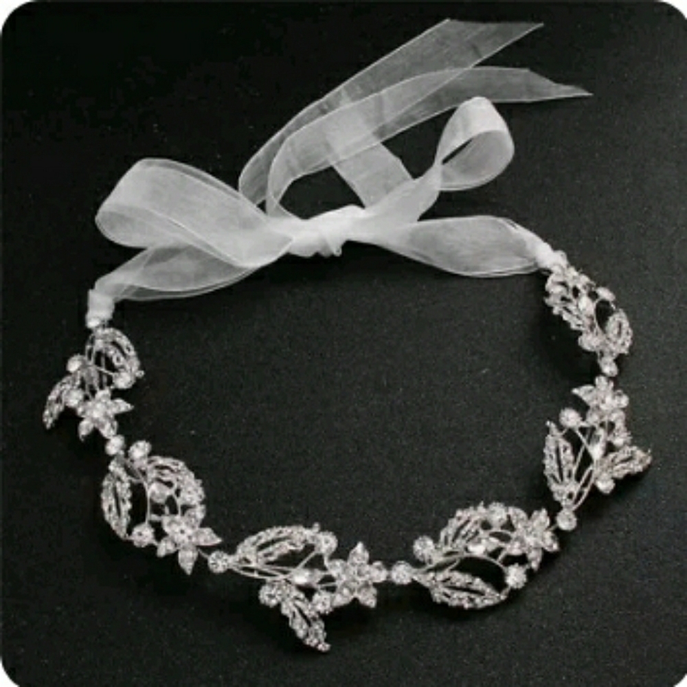 Beautiful Flowers & Rhinestone hair Vein